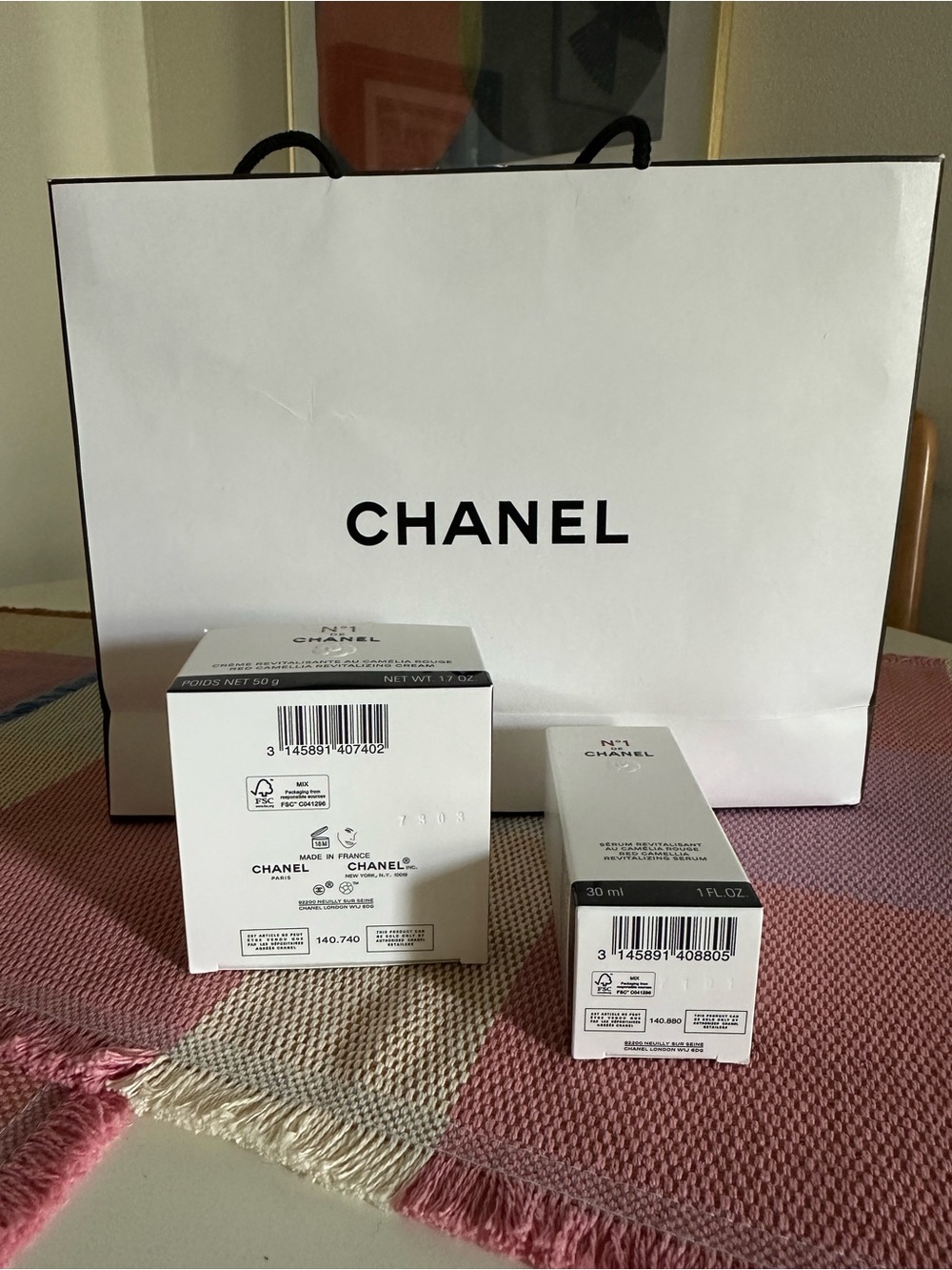 NEW UNOPENED CHANEL N°1 Red Camellia Revitalizing Cream & Serum - Picture 2 of 3
